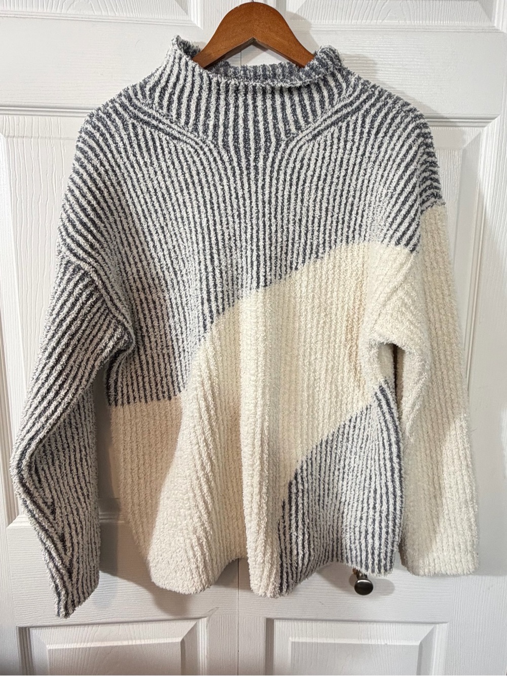 Barefoot Dreams CozyChic Contrast Rib Mock Neck Pullover Cream Blue Size L